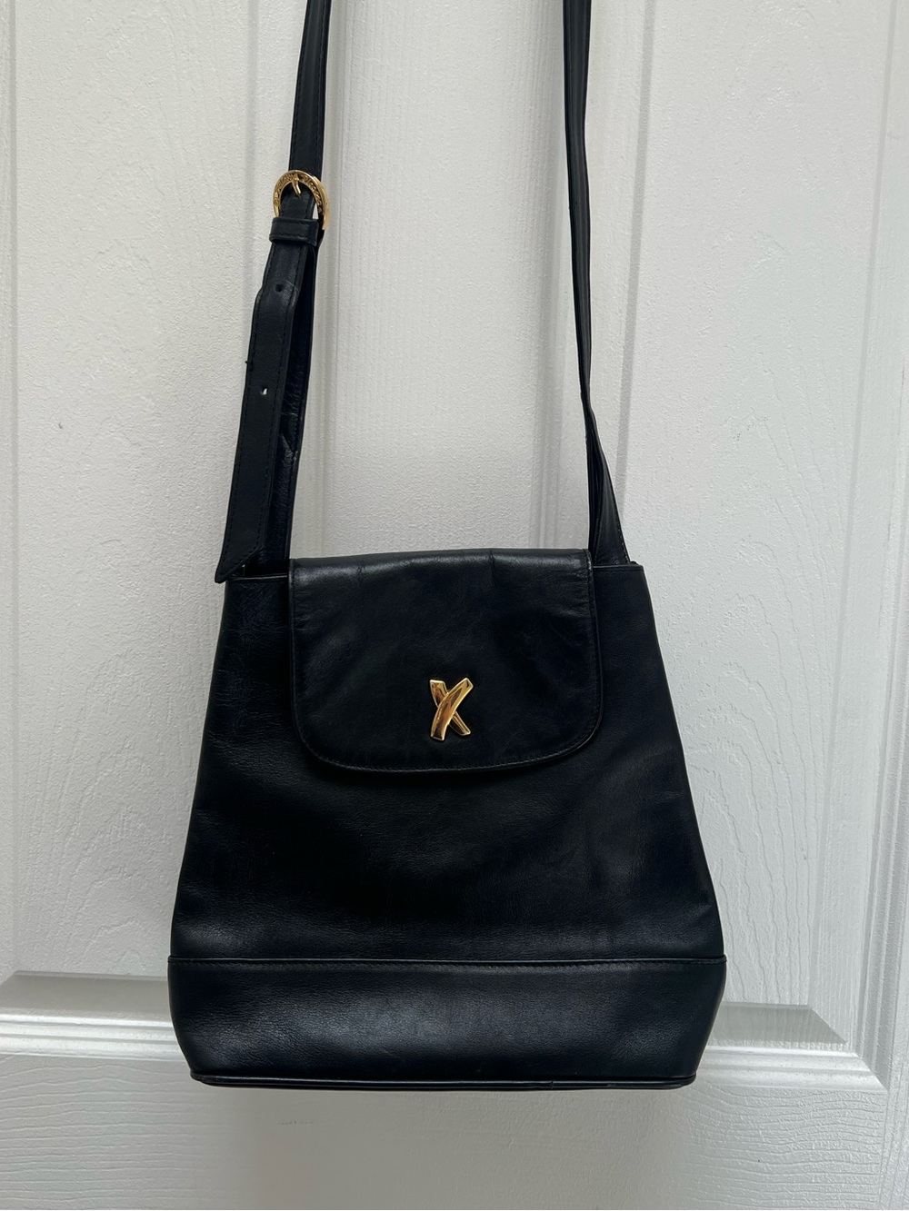 Paloma Picasso Black Leather Top Flap Shoulder Purse Bag with Gold Hardware - Picture 10 of 10